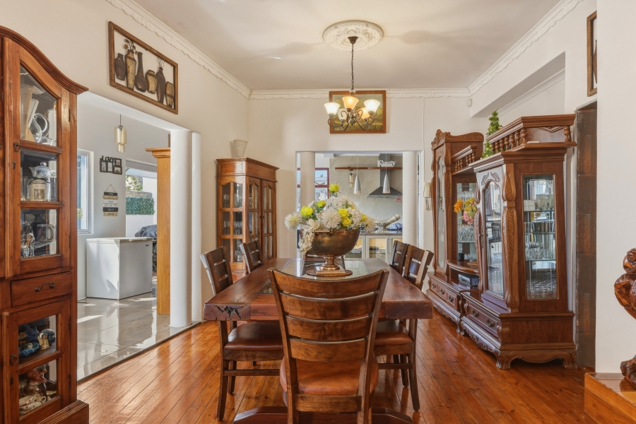 4 Bedroom Property for Sale in Vredehoek Western Cape